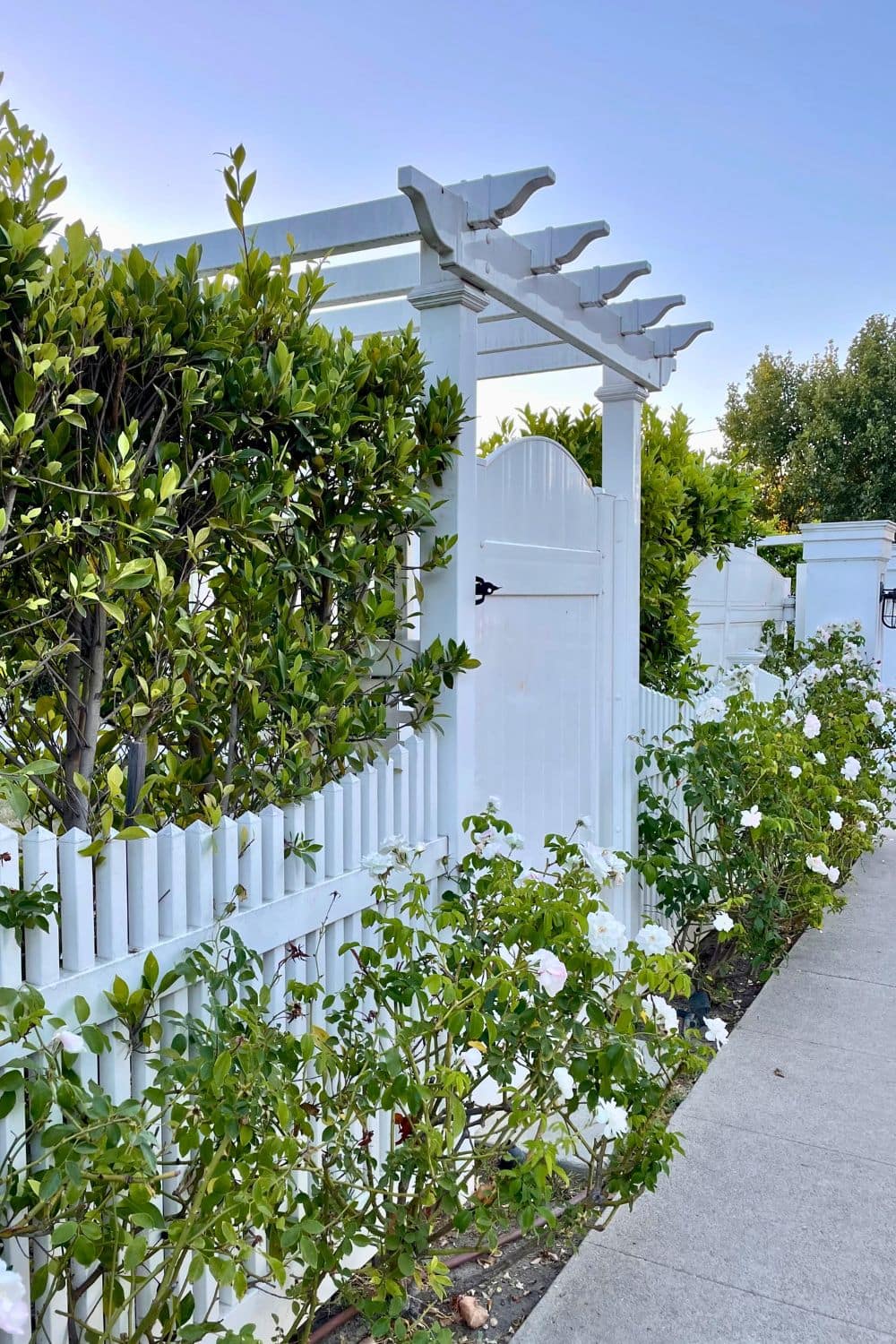 White Picket Garden Fence Garden with White Picket Fence