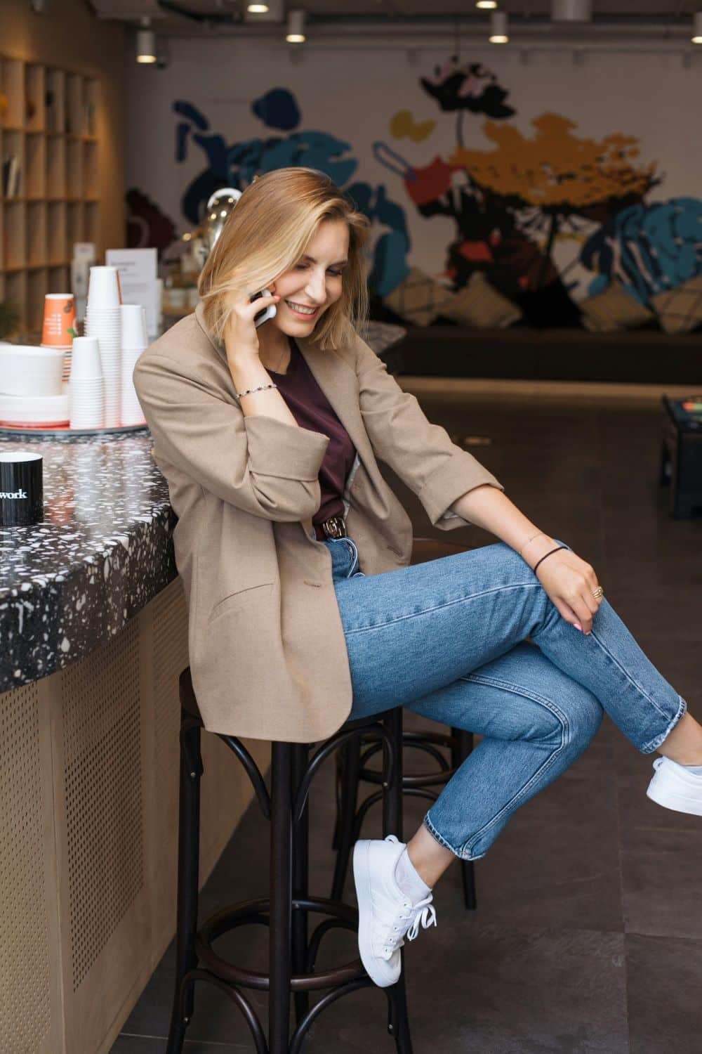 Spring Brunch Outfits for Chic and Casual Style on the Weekend Spring Brunch Outfits Sneakers and Jeans